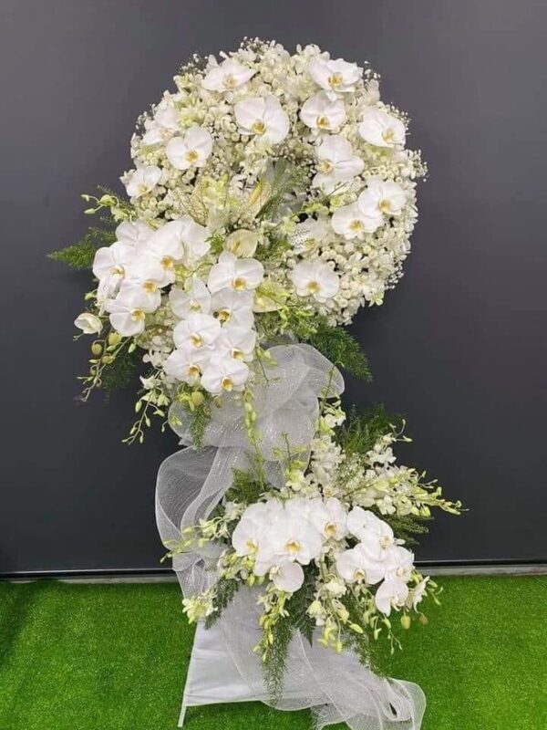 vòng hoa chia buồn sang trọng tại Long Khánh