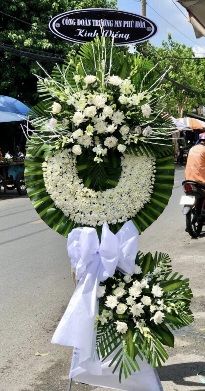 Kệ hoa viếng Quận 1